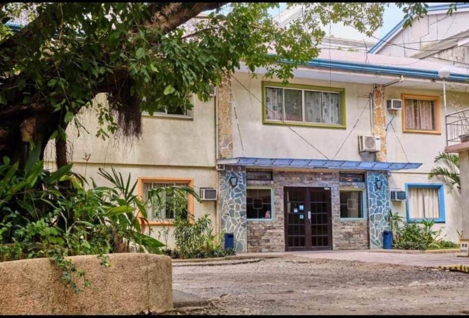 Mactan Airport Hilltop Hotel Lapu-Lapu City Exterior photo